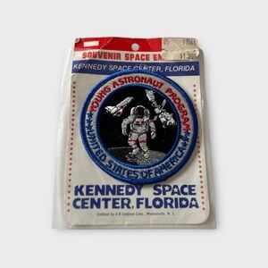 Vintage Young Astronaut Kennedy Space Center Souvenir Patch New
